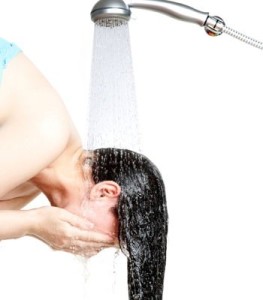 washing_hair_with_cold_water
