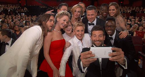oscar selfie brad pitt