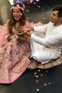 bipasha-and-karans-candid-moments-during-mehendi-ceremony-201604-711036