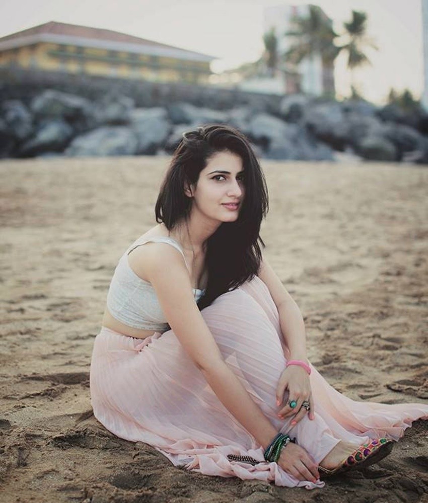 Fatima-Sana-Shaikh-11