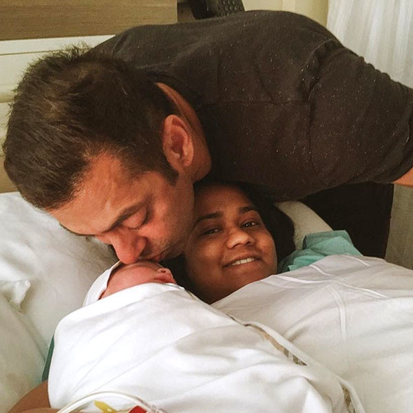 salman-khan-with-arpita-khan-sharma-and-baby-ahil-201603-693658