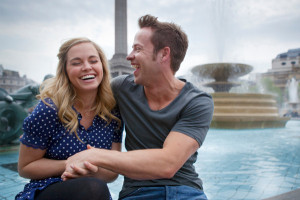 happy-couple-laughing-in-front-of-fountain