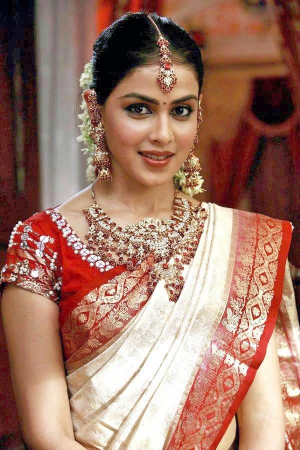 actress-in-bridal-saree-sexy-look-12_650