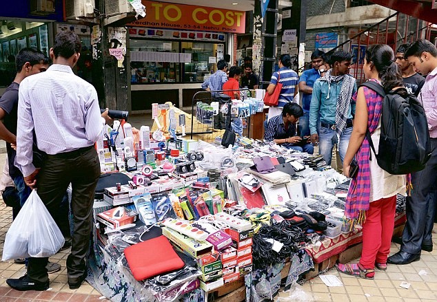 Elektronik market at Nehru Place in New Delhi 15/06/2013 Photo By Qamar Sibtain