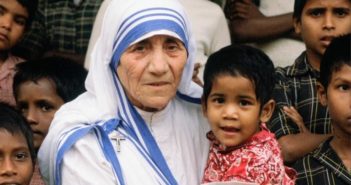 Mother-Teresa-Mini-Biography