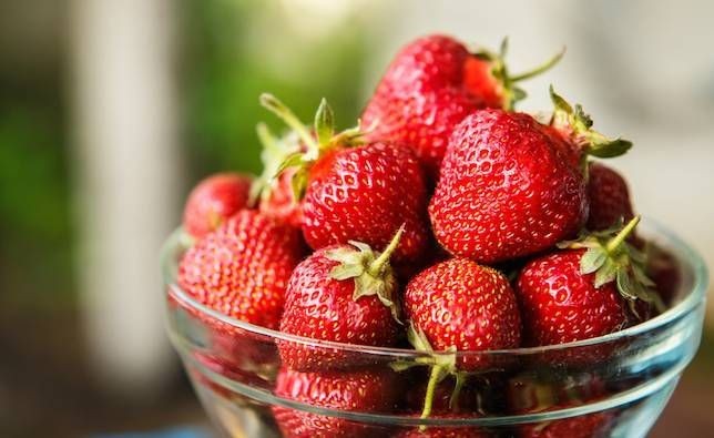 strawberries-glass-bowl.jpg.838x0_q80