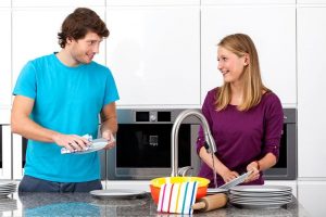 couple-cleaning-the-house