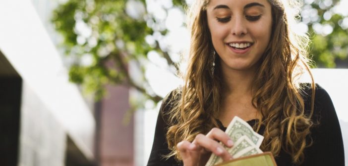 5 Ways to Make Extra Money While in College!